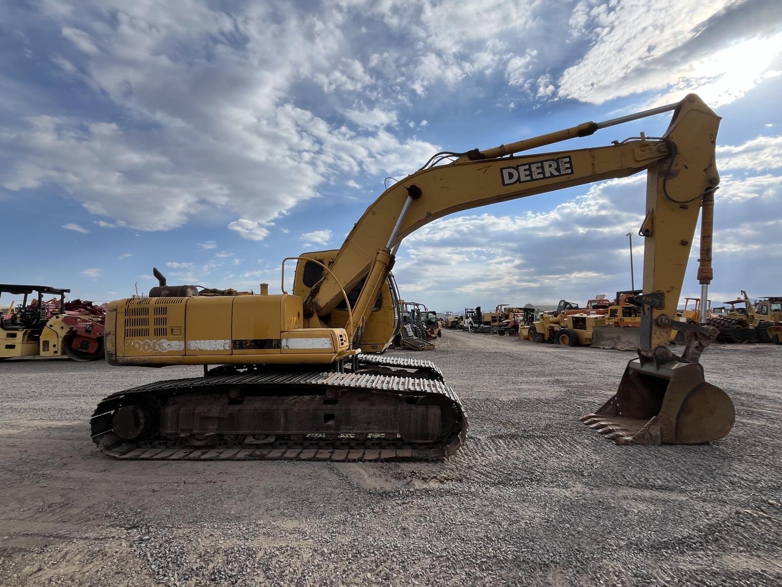 ./imagenes/INVOICE/2019/17921/JOHN DEERE 200LC (17).JPG